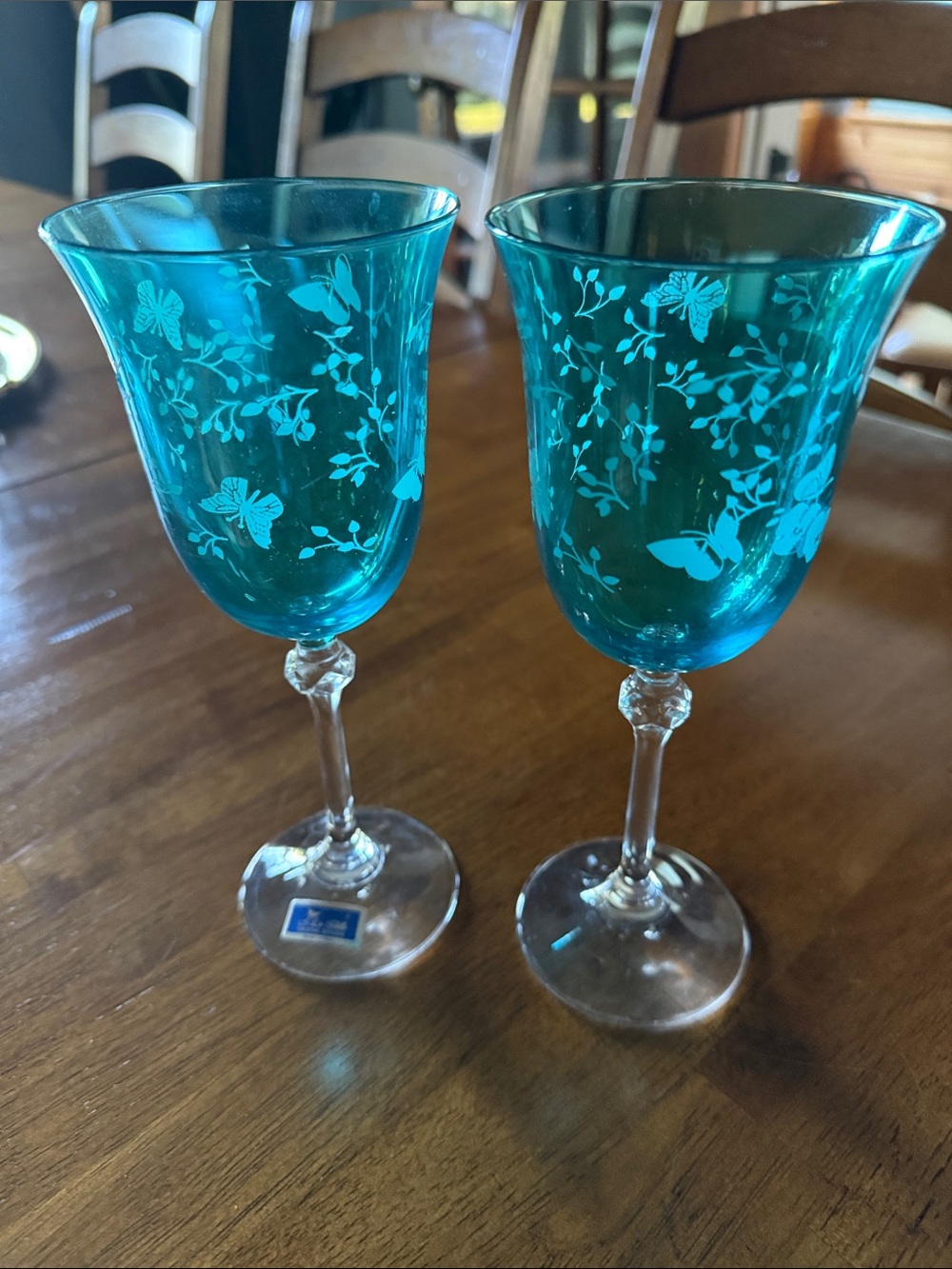 Pair of Le Stella Butterfly Cut to Crystal Wine Glasses teal